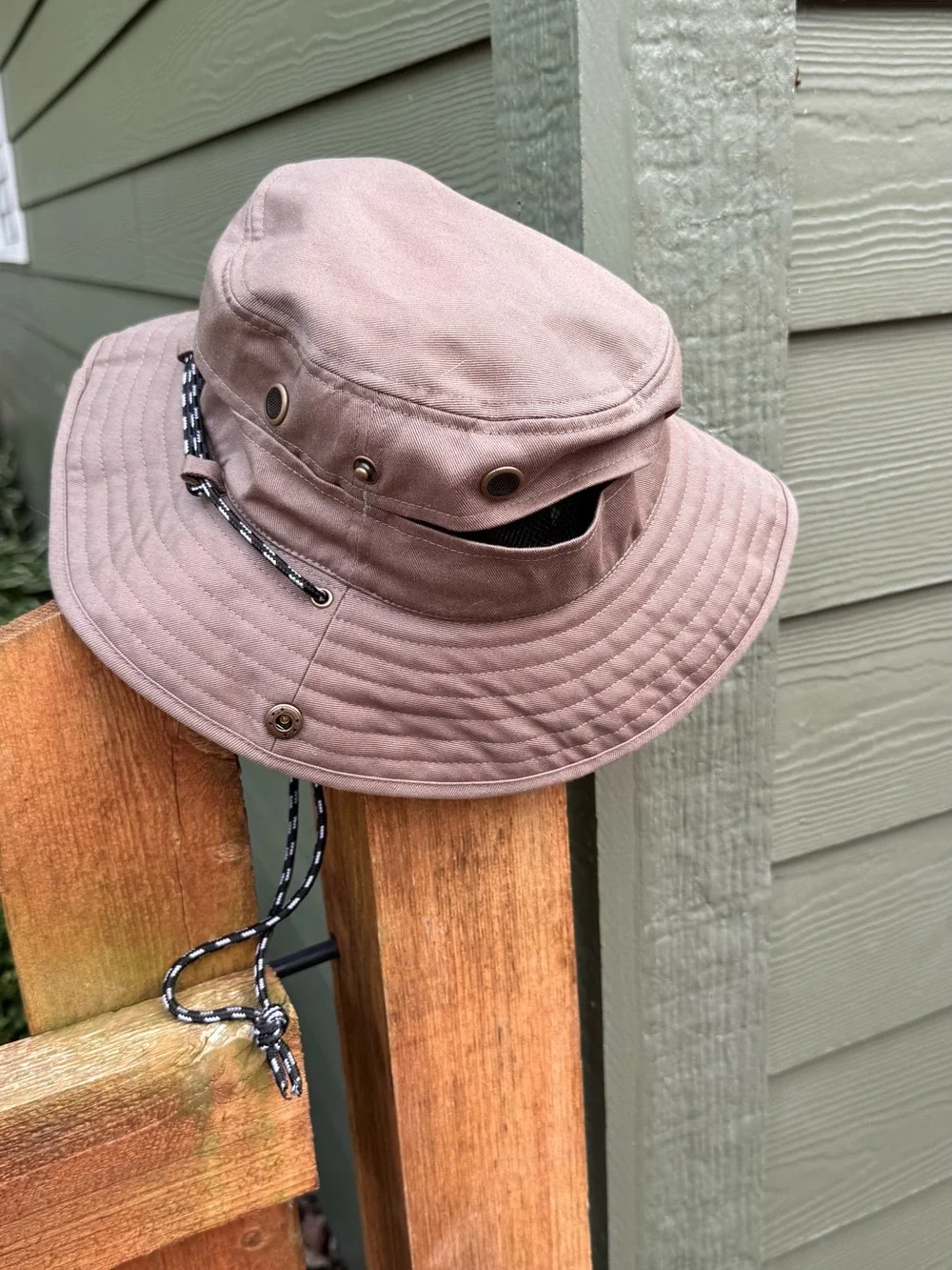 Duluth Trading Co Tan Men's Boonie Hat with Chin Cord